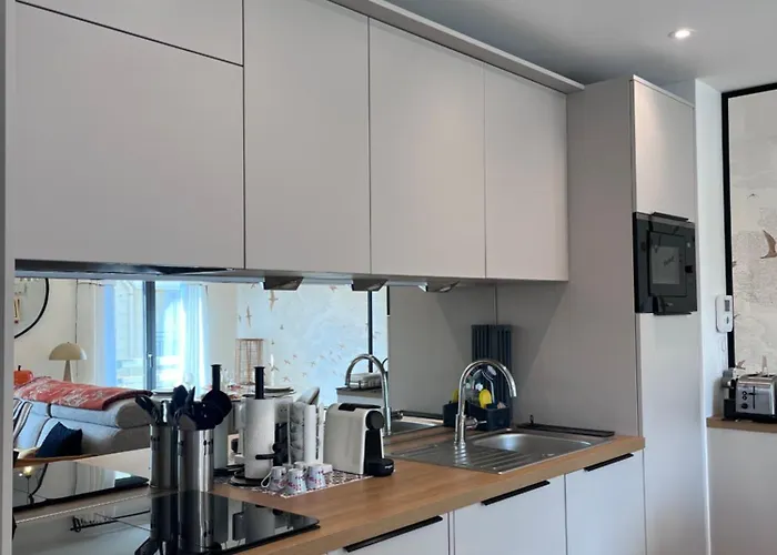 Standing, Centre,200m Place Morny Deauville