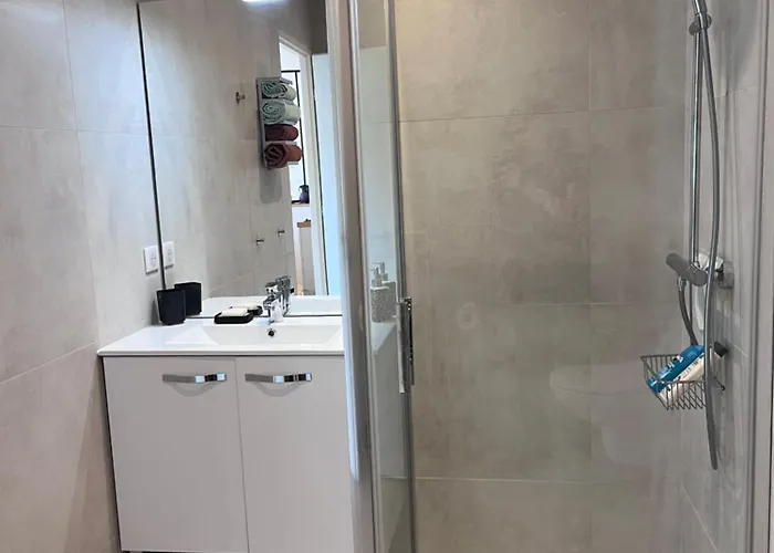 Standing, Centre,200m Place Morny *