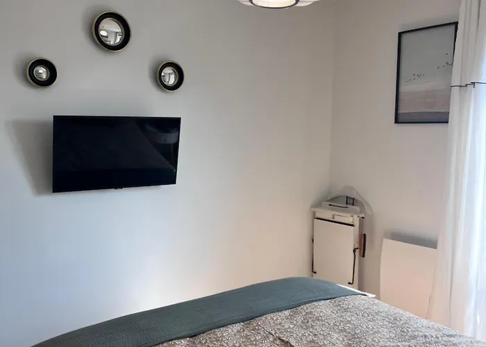 Standing, Centre,200m Place Morny * Deauville